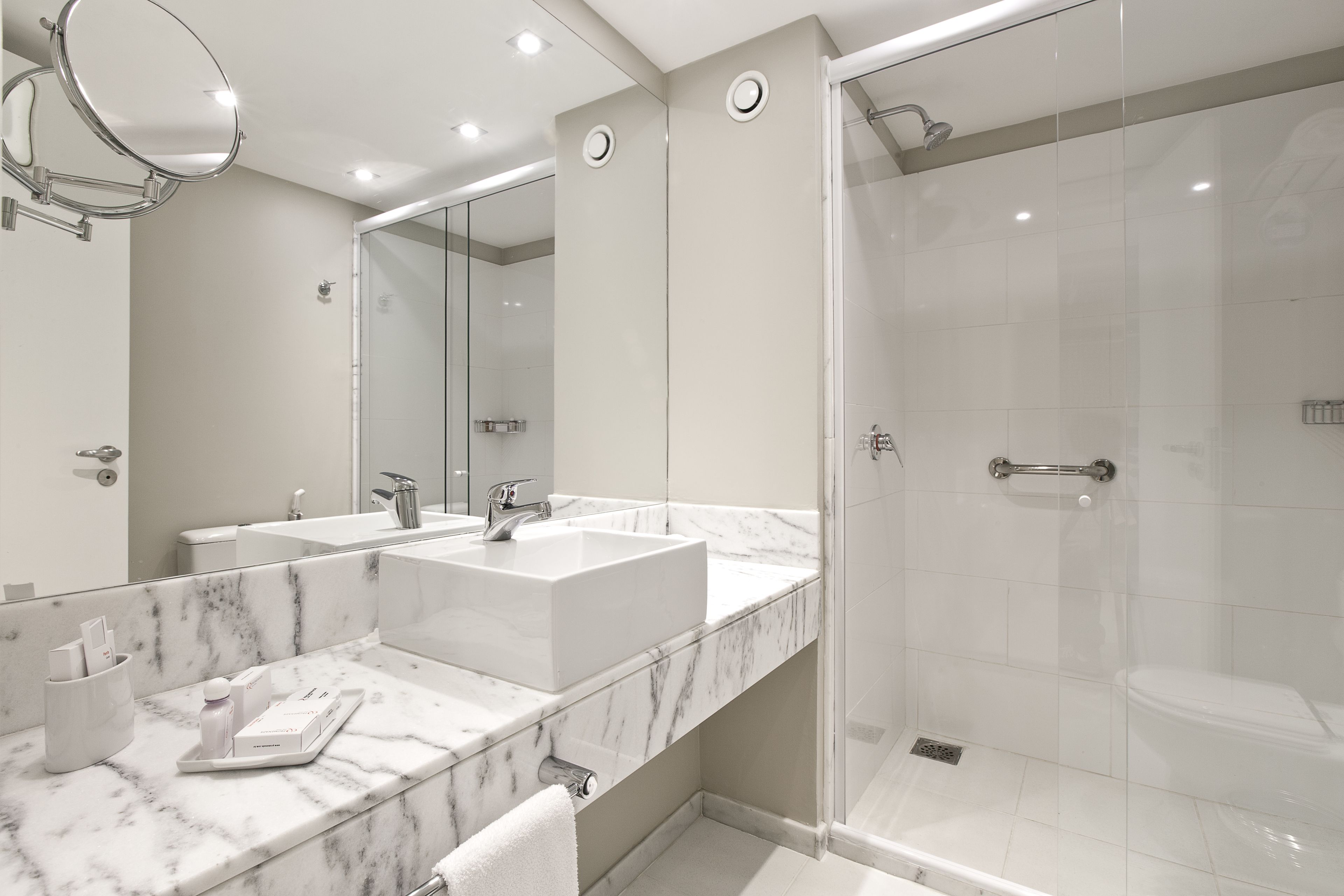 shower, free toiletries, towels