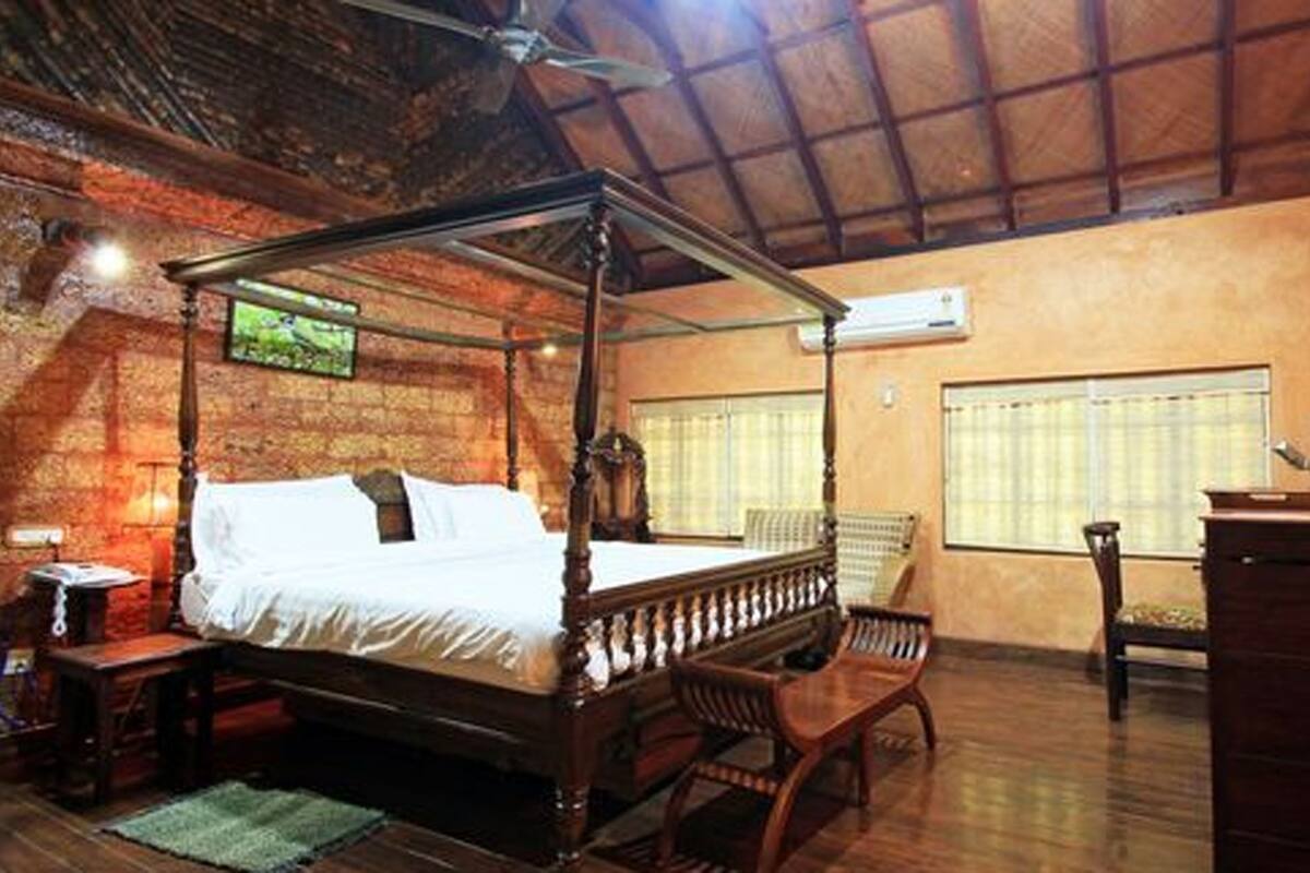 Deluxe Bamboo Cottage | Minibar, in-room safe, cots/infant beds, rollaway beds