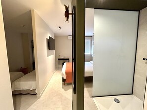Superior Room, 1 Queen Bed with Sofa bed | Bathroom | Free toiletries, hair dryer, towels, soap