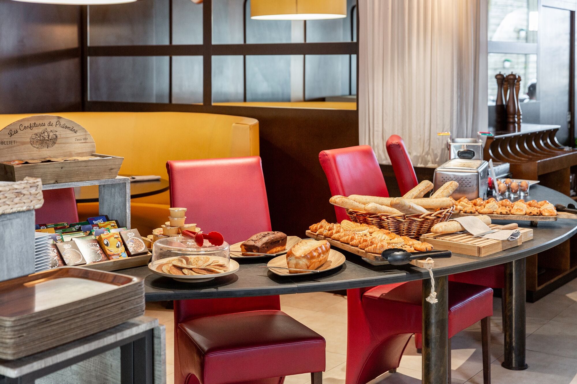 Daily buffet breakfast (EUR 12.90 per person)