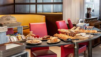 Daily buffet breakfast (EUR 12.90 per person)