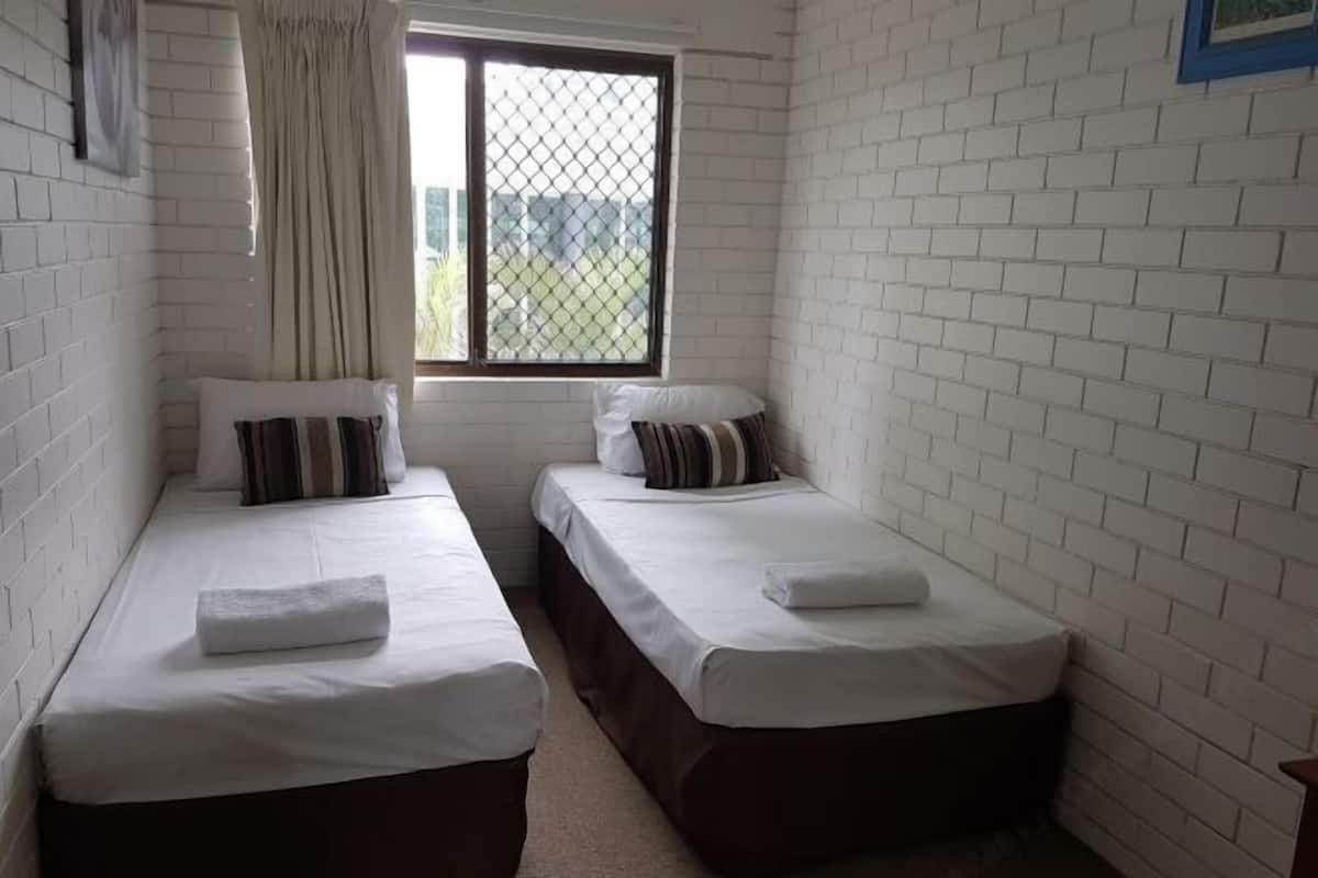 In-room safe, soundproofing, iron/ironing board, free WiFi