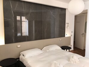 Deluxe Double Room, Ensuite | Down comforters, minibar, in-room safe, desk - La Dimora del Capo (Palermo)