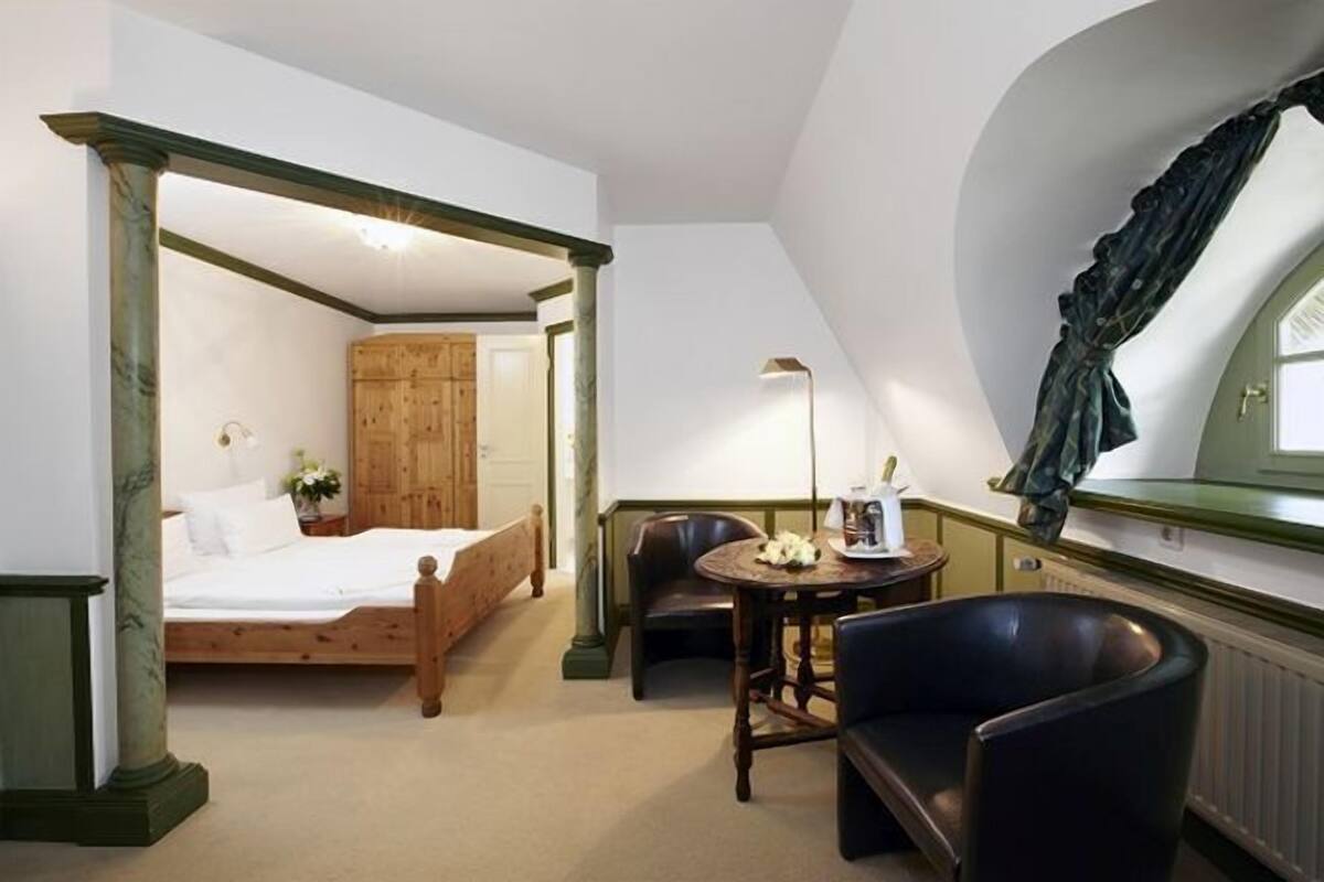 Triple Room | In-room safe, soundproofing, WiFi (free)