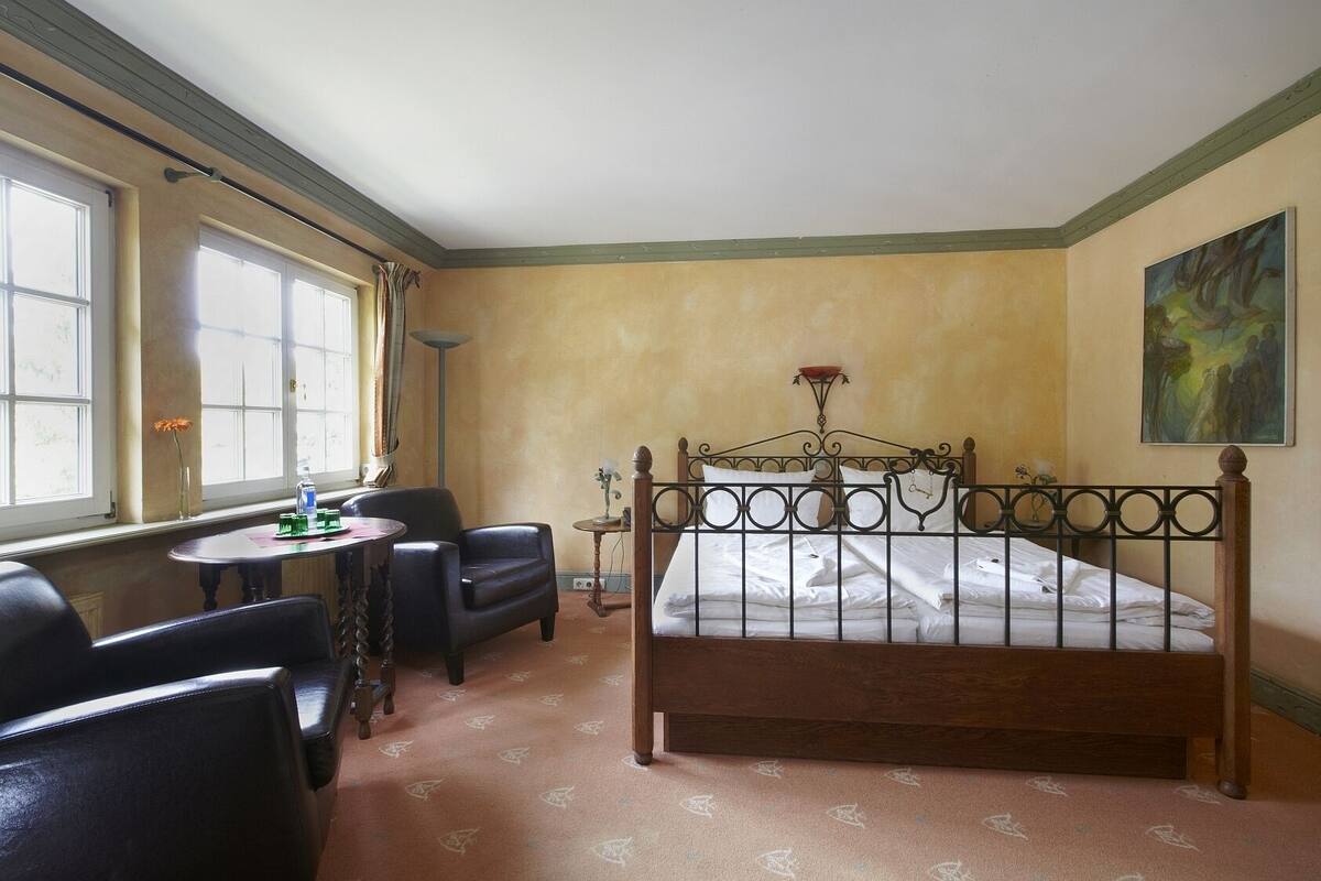 Classic Double Room | In-room safe, soundproofing, WiFi (free)
