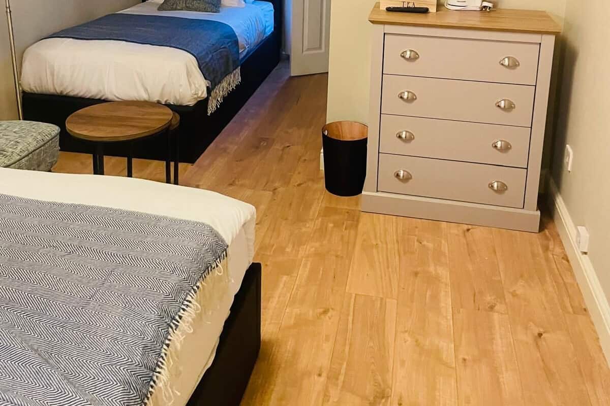 Chambre Triple Classique, plusieurs lits, non-fumeur, vue ville