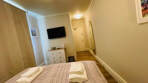 Executive Double Room | Premium bedding, down comforters, individually furnished - Euro Bar and Hotel (Oxford)