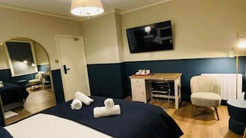 Exclusive-Doppelzimmer | Hochwertige Bettwaren, Daunenbettdecken, individuell eingerichtet