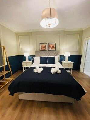 Premium bedding, down duvets, individually furnished, desk - Euro Bar and Hotel (Oxford)