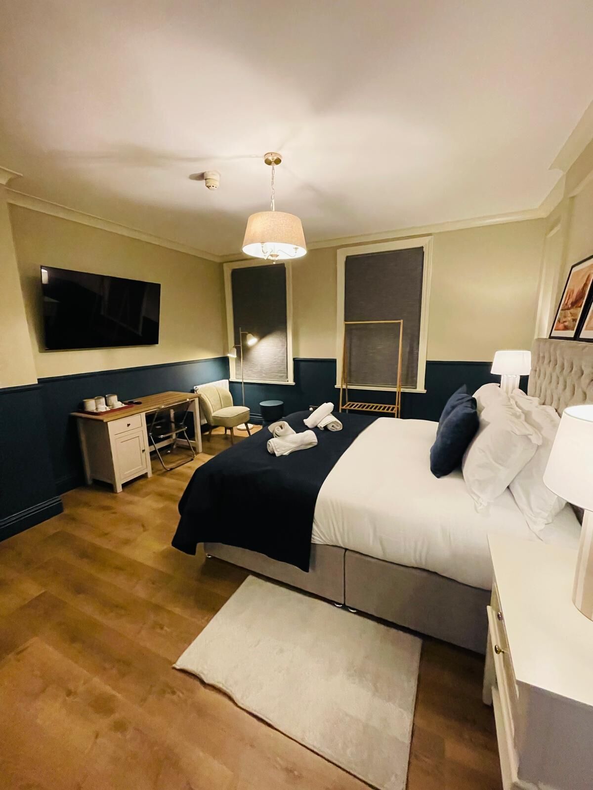 Exclusive-Doppelzimmer | Hochwertige Bettwaren, Daunenbettdecken, individuell eingerichtet