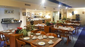 Frokostbuffé hver dag (EUR 15 per person)