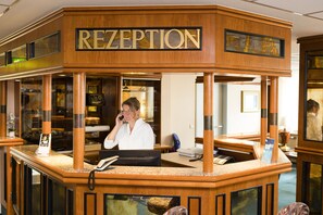 Reception - Hotel am Düsseldorfer Platz (Ratingen)