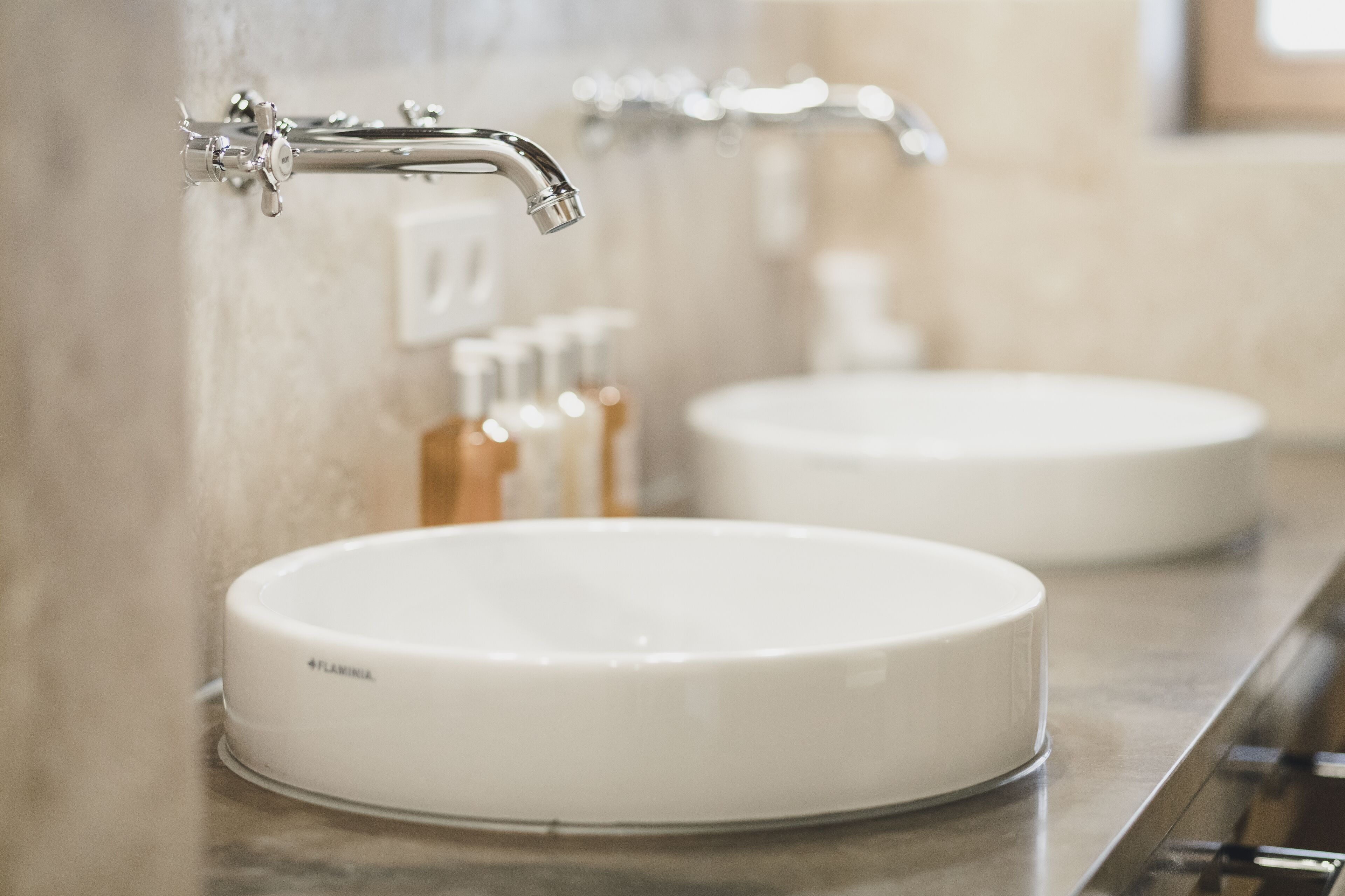 deluxe room, fireplace | bathroom sink