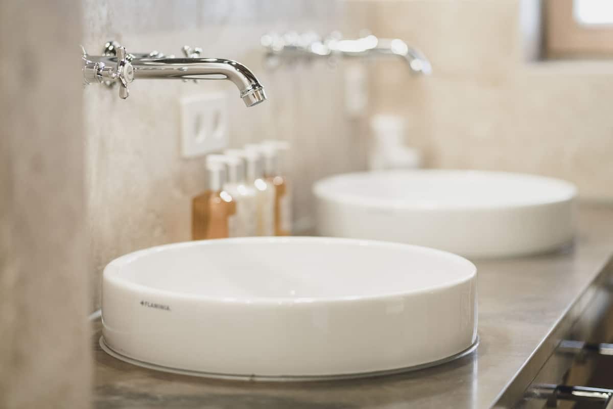 deluxe room, fireplace | bathroom sink