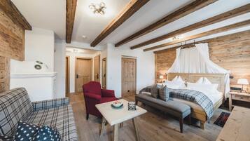 Deluxe Suite, Fireplace, Mountain View (Balcony, Bathtub) | 1 bedroom, minibar, in-room safe, individually decorated