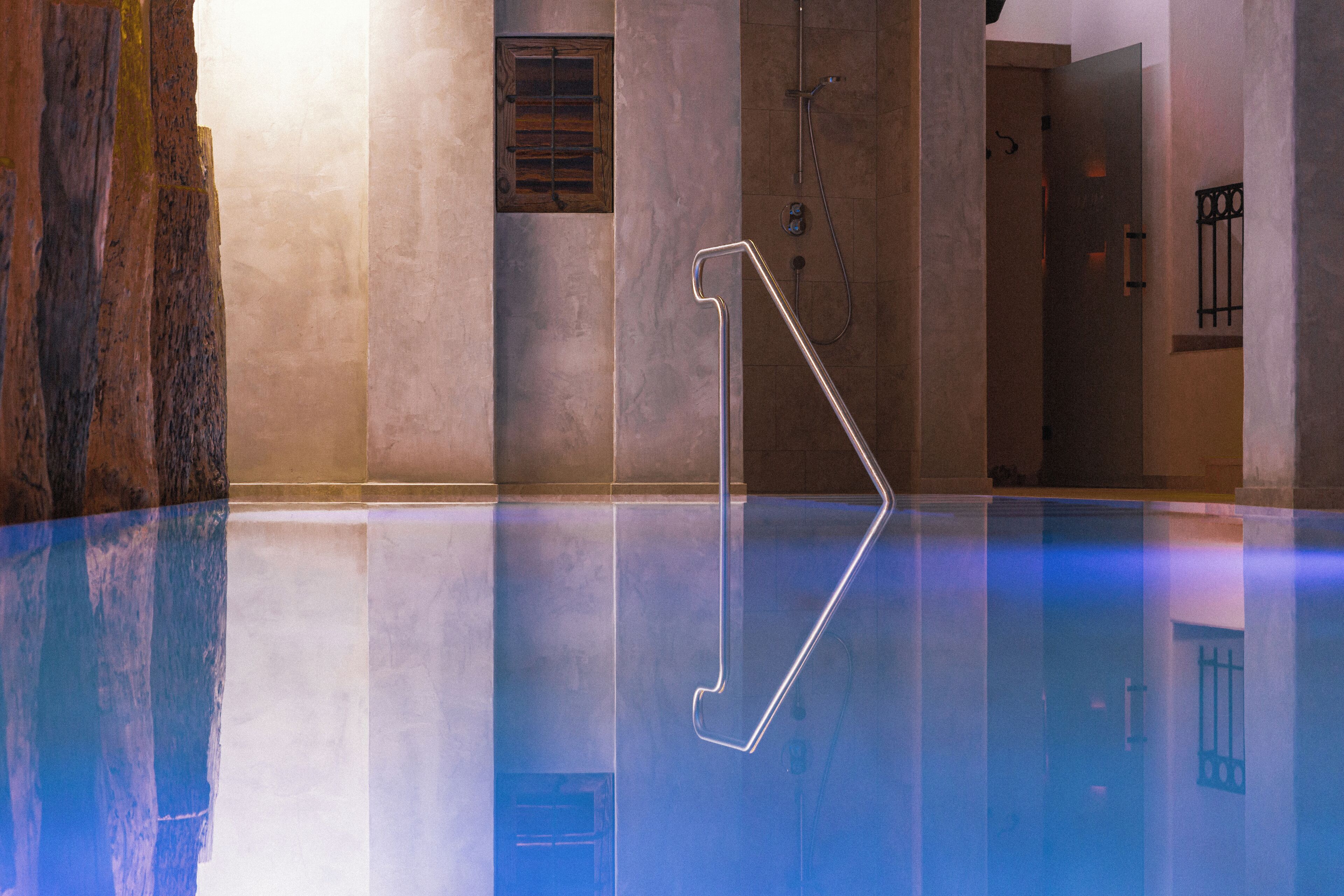 indoor pool, pool loungers