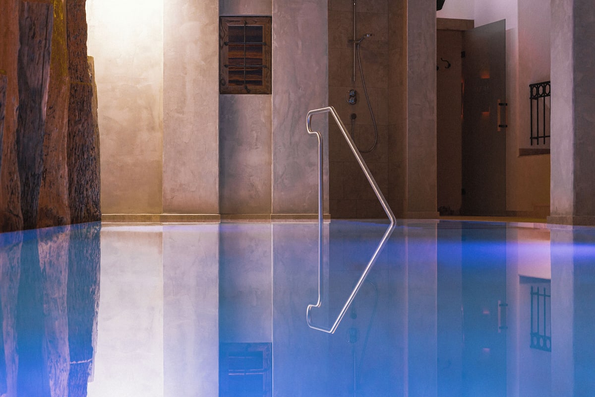 indoor pool, pool loungers