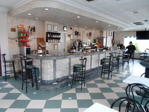Daily continental breakfast for a fee - Hotel El Doncel (Atarfe)