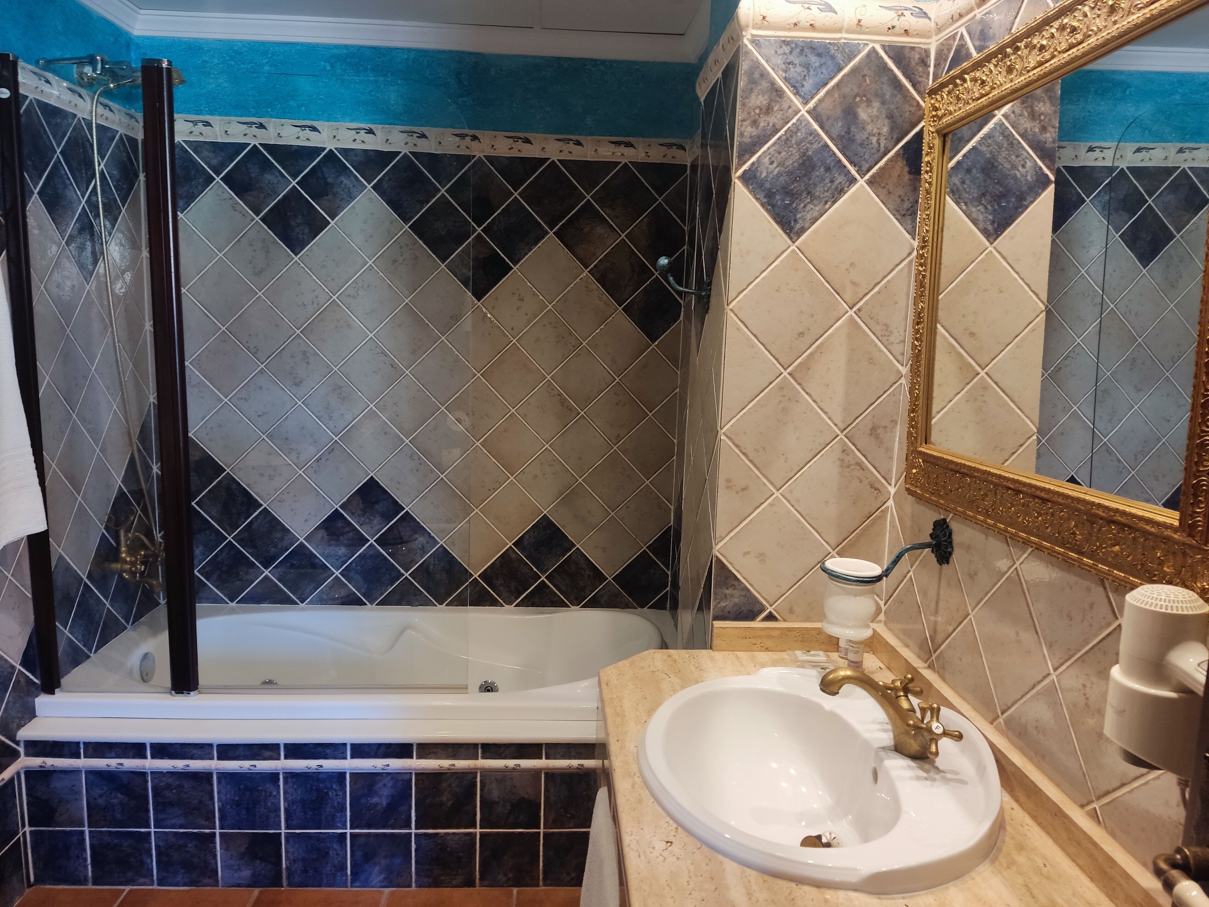 junior suite | bathroom | free toiletries, bidet, towels, soap