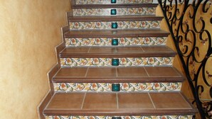A staircase with patterned tiles and metal railings. - Hotel El Doncel (Atarfe)