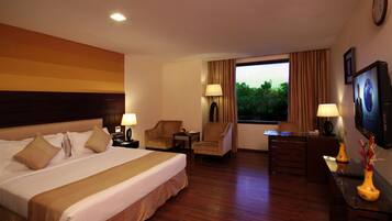 Premium bedding, in-room safe, individually decorated