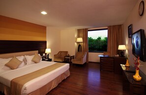 Premium bedding, in-room safe, individually decorated - Luminous One Continent (Hyderabad)