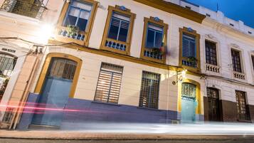 Façade de l’hébergement - soirée/nuit