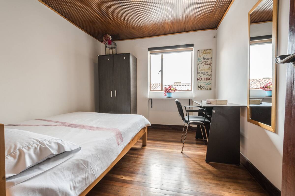 Chambre Double Standard, 1 chambre, salle de bains commune, vue ville | Literie de qualité supérieure, coffres-forts dans les chambres