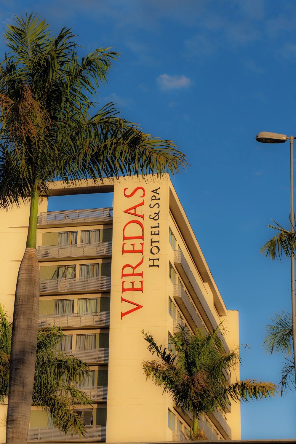 A hotel building with the name "VEREDAS HOTEL & SPA" on its facade.