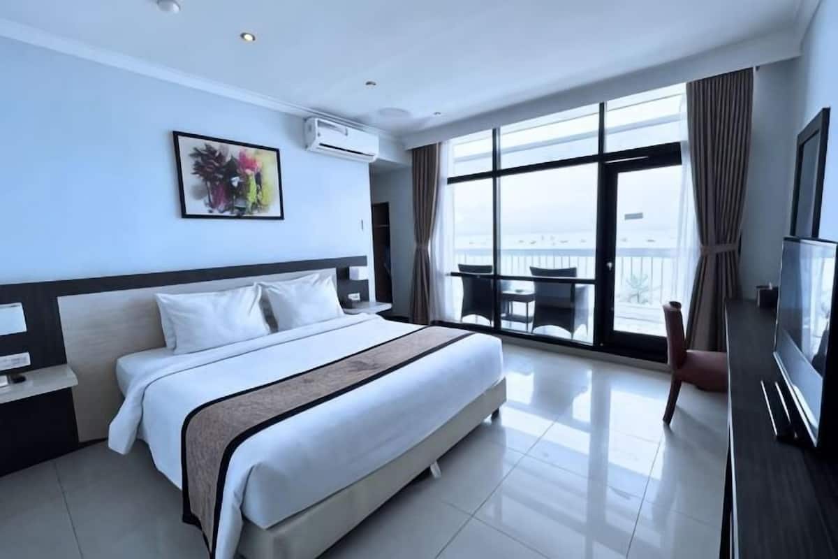 Minibar, in-room safe, soundproofing, free WiFi