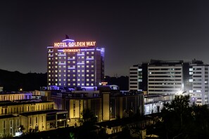 Front of property - evening/night - Hotel Golden Way Giyimkent (Istanbul)