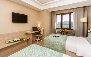 Premium bedding, minibar, in-room safe, desk - Hotel Golden Way Giyimkent (Istanbul)