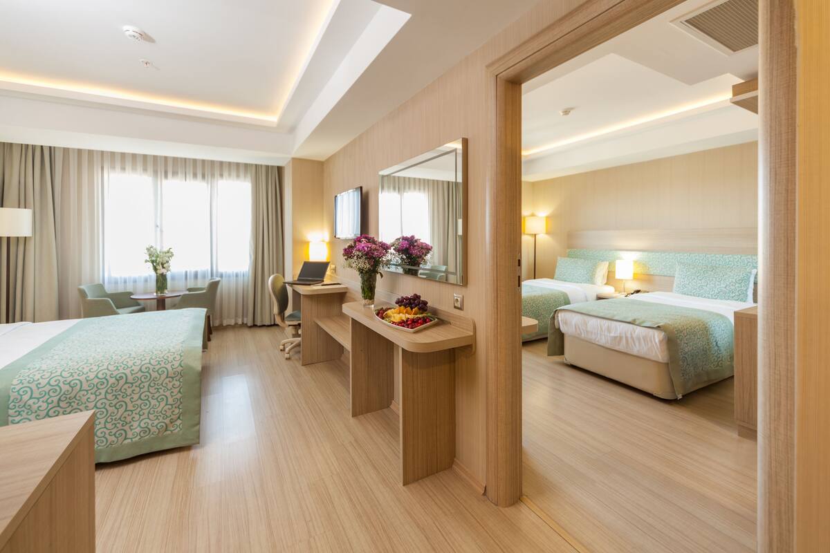 Family Room | Premium bedding, minibar, in-room safe, desk