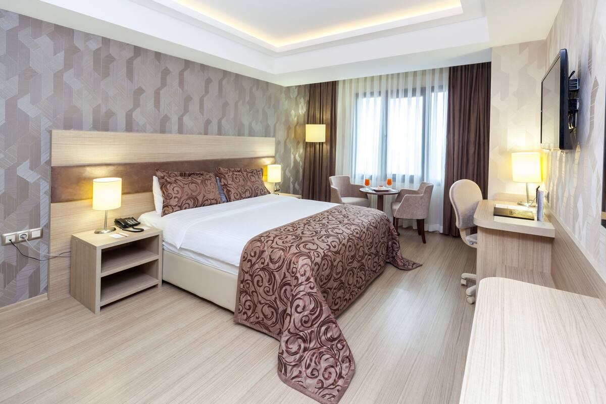 Delux Junior Suite | Premium bedding, minibar, in-room safe, desk
