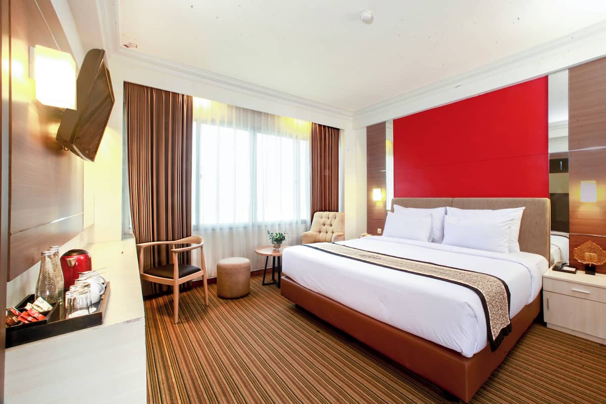 Suite Room | Premium bedding, minibar, in-room safe, desk