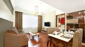 Premium bedding, minibar, in-room safe, desk