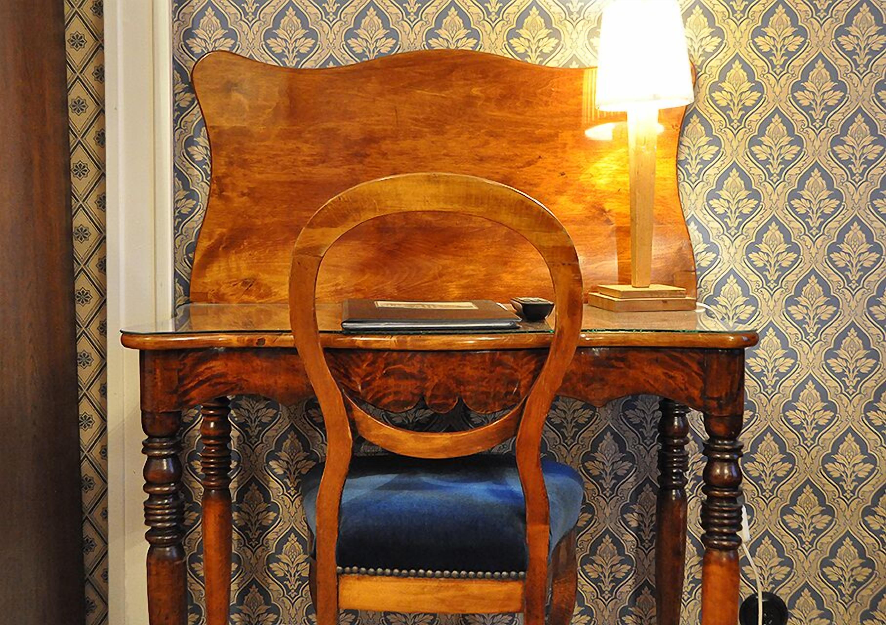 standard double room | living area | 32-inch flat-screen tv with cable channels, tv