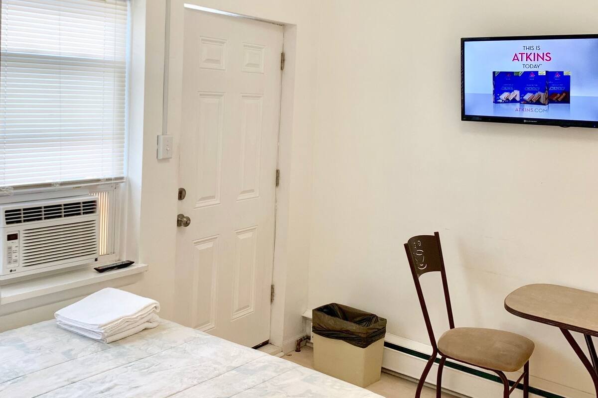 Habitación estándar, 1 cama de matrimonio | Tabla de planchar con plancha