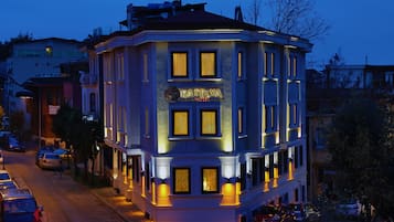 Façade de lâhĂ©bergement - soirĂ©e/nuit