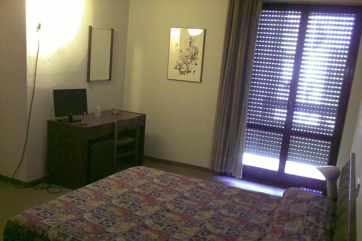 Free minibar items, in-room safe, desk, cribs/infant beds