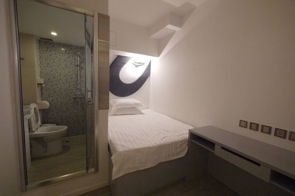 Quarto casal | Escrivaninha, camas extras/dobráveis (sobretaxa), Wi-Fi de cortesia