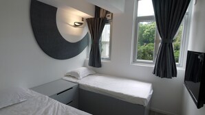 Twin Room | Desk, rollaway beds (surcharge), WiFi (free) - Panda's Hostel - Elegant (Kowloon)