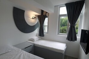 Desk, rollaway beds, free WiFi - Panda's Hostel - Elegant (Kowloon)