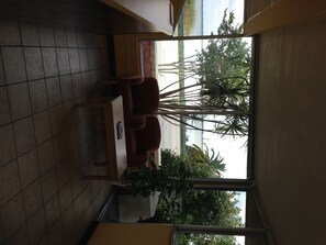 Lobby sitting area - Lakeview Motel (Lakeland)