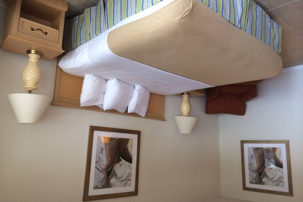 Classic Room | Premium bedding, desk, WiFi (free)