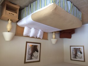 Classic Room | Premium bedding, desk, free WiFi - Lakeview Motel (Lakeland)