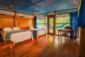 セーフティボックス (室内)、デスク、ベッドシーツ