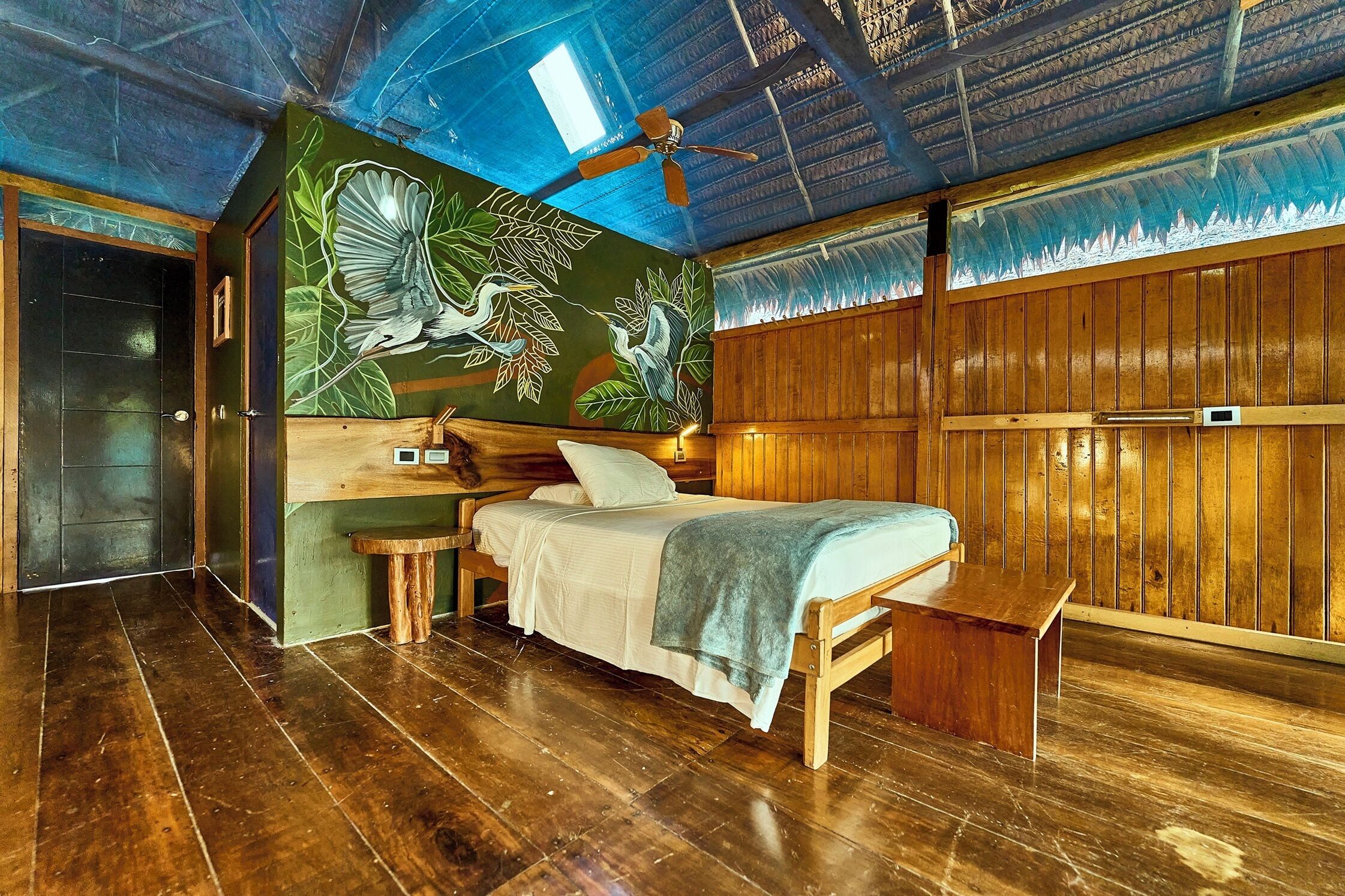 Single Room | In-room safe, desk, bed sheets