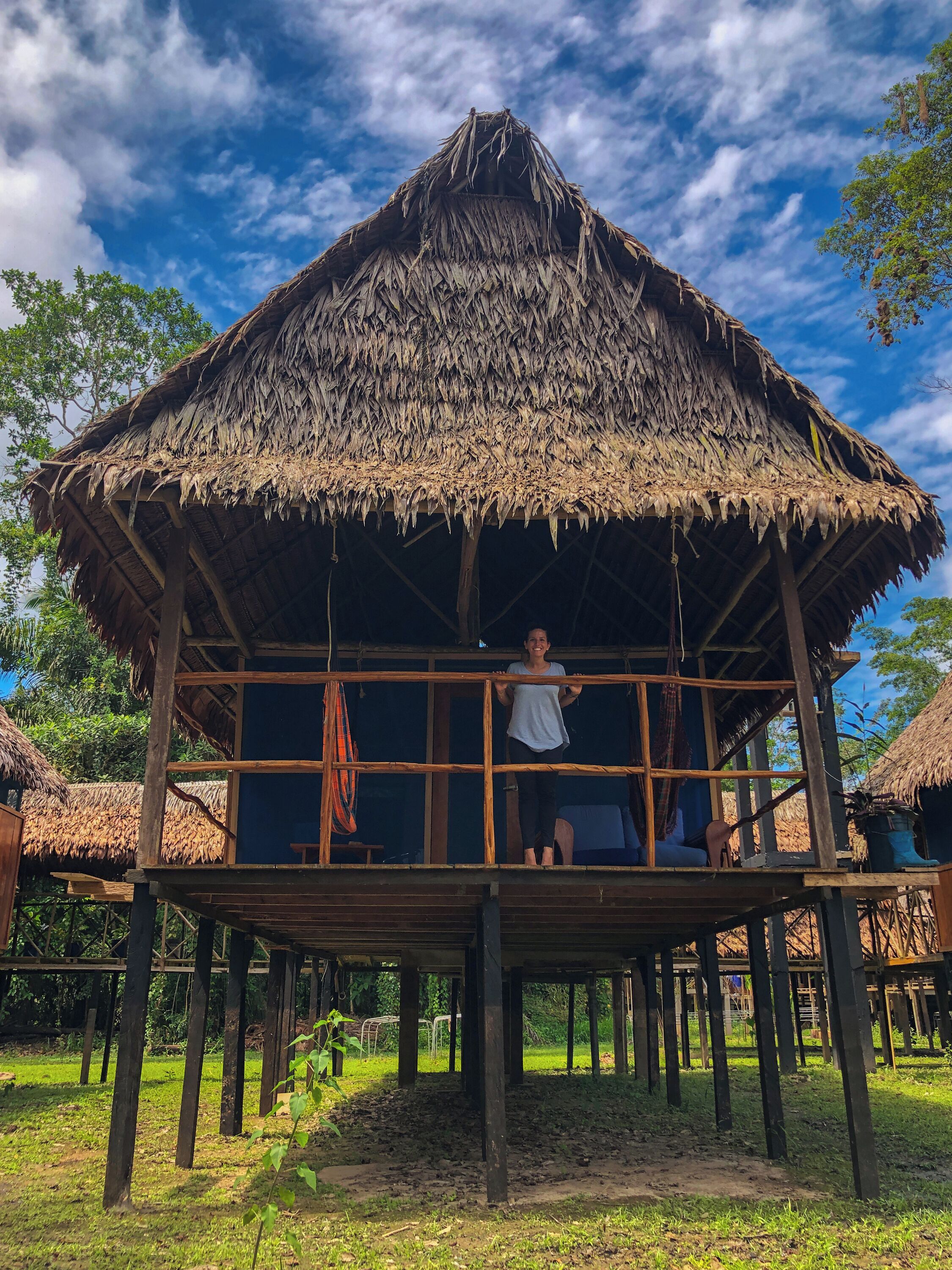 單人房 | 客房內保險箱、書桌、床單