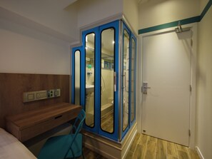 Deluxe Room | Rollaway beds, free WiFi